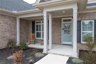 102 Castle Pond Dr, Winston-Salem, NC 27107 - Photo 2