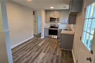 305 Spicewood Dr, Greensboro, NC 27405 - Photo 10