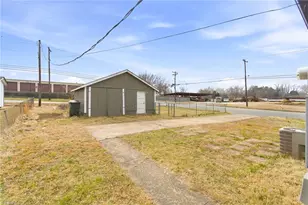 1401 Ashe St, Burlington, NC 27217 - Photo 26