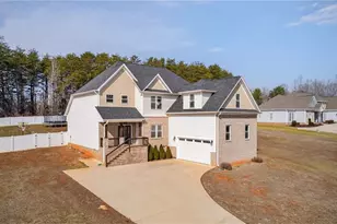 7507 Bentridge Forest Dr, Kernersville, NC 27284 - Photo 2