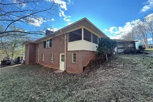 340 Hillcrest Dr, Elkin, NC 28621 - Photo 2