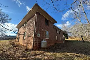 340 Hillcrest Dr, Elkin, NC 28621 - Photo 4