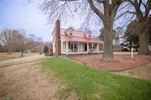 129 Sunset Ct, Winston-Salem, NC 27107 - Photo 2