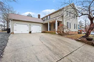 4518 Oak Hollow Dr, High Point, NC 27265 - Photo 2