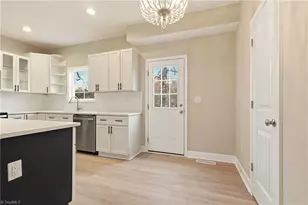 3546 Riverside Dr, Greensboro, NC 27406 - Photo 10