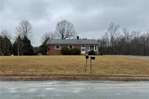 942 Boone Valley Rd, Whitsett, NC 27377 - Photo 2