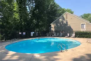 1524 Benjamin Pkwy, Greensboro, NC 27408 - Photo 14