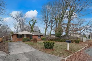 2202 Willow Rd, Greensboro, NC 27406 - Photo 2