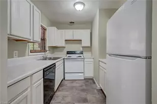 2202 Willow Rd, Greensboro, NC 27406 - Photo 8