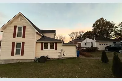 302 Spring Street, Mount Airy, NC 27030 - Photo 2