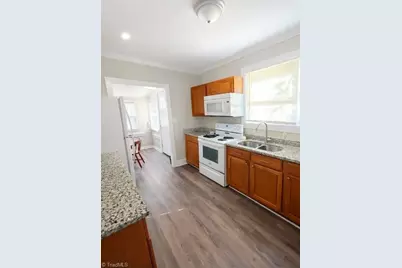 15 College Street, Thomasville, NC 27360 - Photo 2