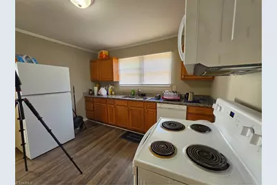 15 College Street, Thomasville, NC 27360 - Photo 10