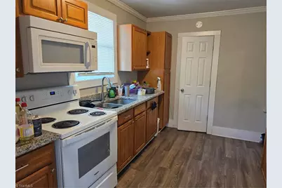 15 College Street, Thomasville, NC 27360 - Photo 2