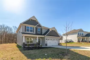 573 Mahogany Dr, Thomasville, NC 27360 - Photo 4