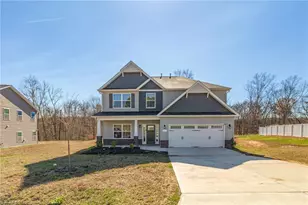 573 Mahogany Dr, Thomasville, NC 27360 - Photo 4