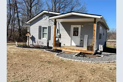 187 Eaton Street, Mount Airy, NC 27030 - Photo 2