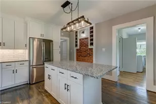 2318 Spruce St, Greensboro, NC 27405 - Photo 6