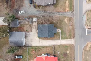 818 Tucker St, Burlington, NC 27215 - Photo 6