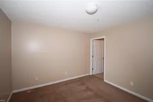 905 Hanahan Ct, Greensboro, NC 27409 - Photo 12
