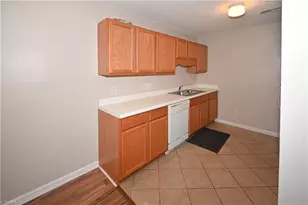 905 Hanahan Ct, Greensboro, NC 27409 - Photo 10