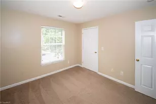 905 Hanahan Ct, Greensboro, NC 27409 - Photo 16