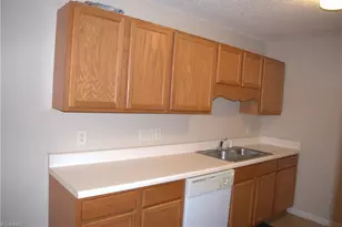 905 Hanahan Ct, Greensboro, NC 27409 - Photo 10