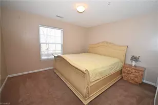 905 Hanahan Ct, Greensboro, NC 27409 - Photo 12