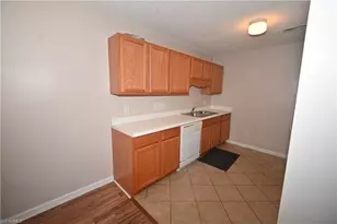 905 Hanahan Ct, Greensboro, NC 27409 - Photo 10