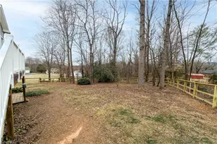 208 Triplett St, Jonesville, NC 28642 - Photo 6