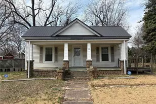 1104 Barnes St, Reidsville, NC 27320 - Photo 2