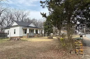 1104 Barnes St, Reidsville, NC 27320 - Photo 4