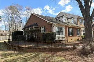 1806 Oakcrest Ct, Winston-Salem, NC 27106 - Photo 2