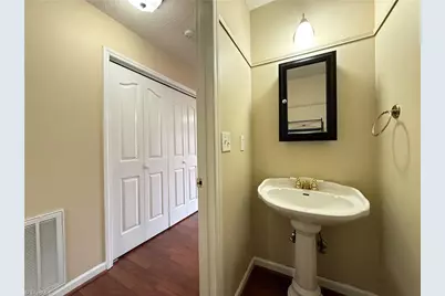 928 Heatherstone Drive, Winston-Salem, NC 27104 - Photo 10