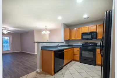 7104 Friendly Avenue, Greensboro, NC 27410 - Photo 14