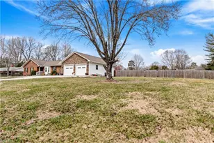 140 Sloan Dr, Winston-Salem, NC 27103 - Photo 2