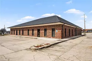 208 W Salisbury St, Asheboro, NC 27203 - Photo 2