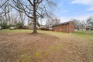 5703 Buddingwood Dr, Greensboro, NC 27409 - Photo 44