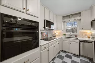 5703 Buddingwood Dr, Greensboro, NC 27409 - Photo 10