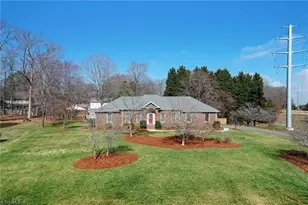 204 W Stonebury Ct, Reidsville, NC 27320 - Photo 4