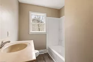 829 W Terrell St, Greensboro, NC 27406 - Photo 8