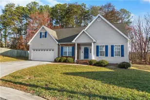 415 Torey Pines Ct, Winston-Salem, NC 27105 - Photo 2