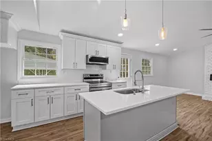 806 Larkwood Dr, Greensboro, NC 27410 - Photo 8