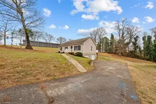 3707 Ribbon Ln, Winston-Salem, NC 27107 - Photo 32