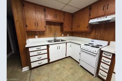 1806 Walker Avenue #D, Greensboro, NC 27403 - Photo 4