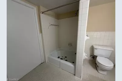1806 Walker Avenue #D, Greensboro, NC 27403 - Photo 8