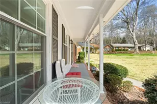 860 Duckview Ct, Winston-Salem, NC 27106 - Photo 2