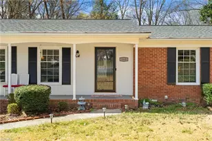 860 Duckview Ct, Winston-Salem, NC 27106 - Photo 2