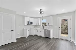 821 Bridge St, Eden, NC 27288 - Photo 10