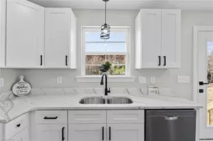 821 Bridge St, Eden, NC 27288 - Photo 12