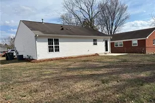 1404 Ardmore Dr, Greensboro, NC 27401 - Photo 10